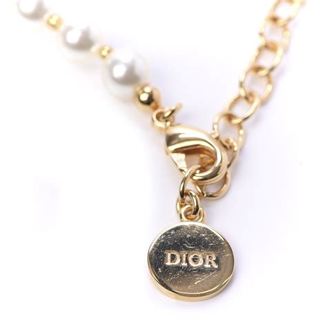 christian dior pearl 30 montaigne.